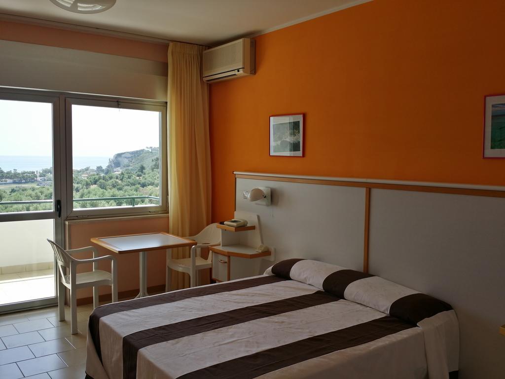 ויאסטה Centro Di Soggiorno Il Belvedere חדר תמונה